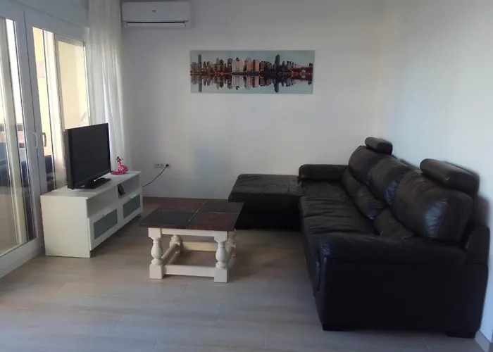 Esplendido Apartamento, Carihuela Edificio El Remo, Primera Linea